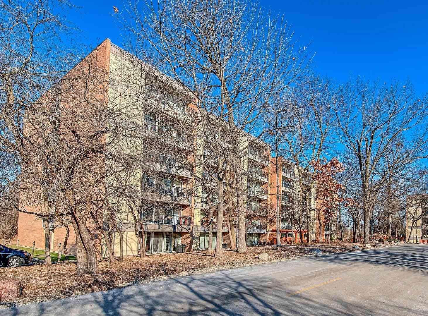 Homes For Sale - 6010 Oakwood Drive #1H<br/> Lisle, IL 60532