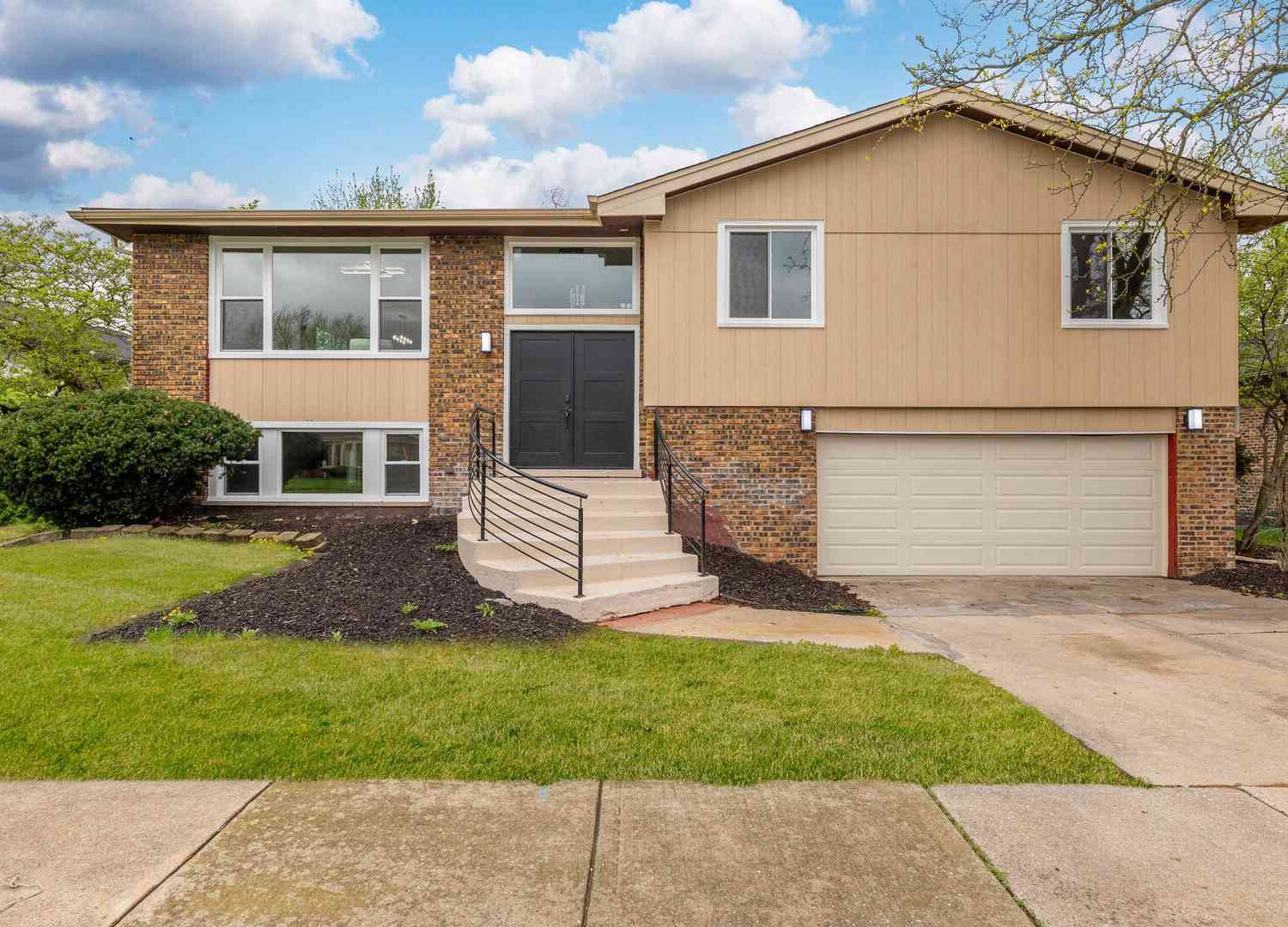 Homes For Sale - 252 S Ellis Avenue<br/> Glenwood, IL 60425