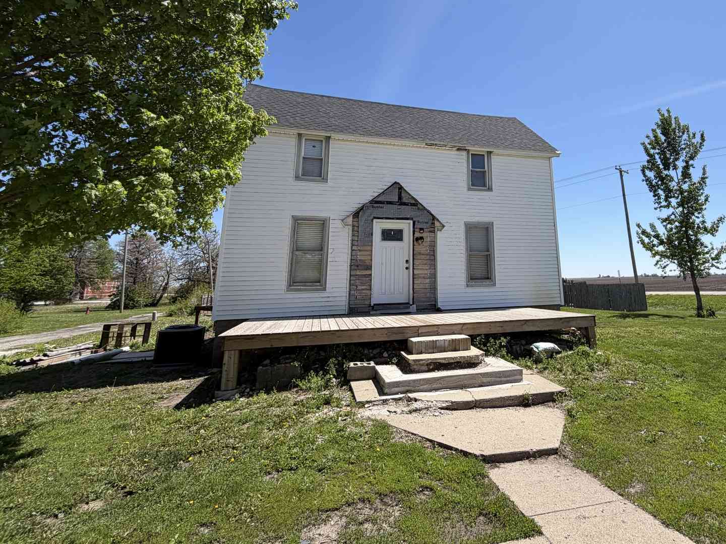 Homes For Sale - 2 Missouri Street<br/> Douglas County, Hindsboro, IL 61930