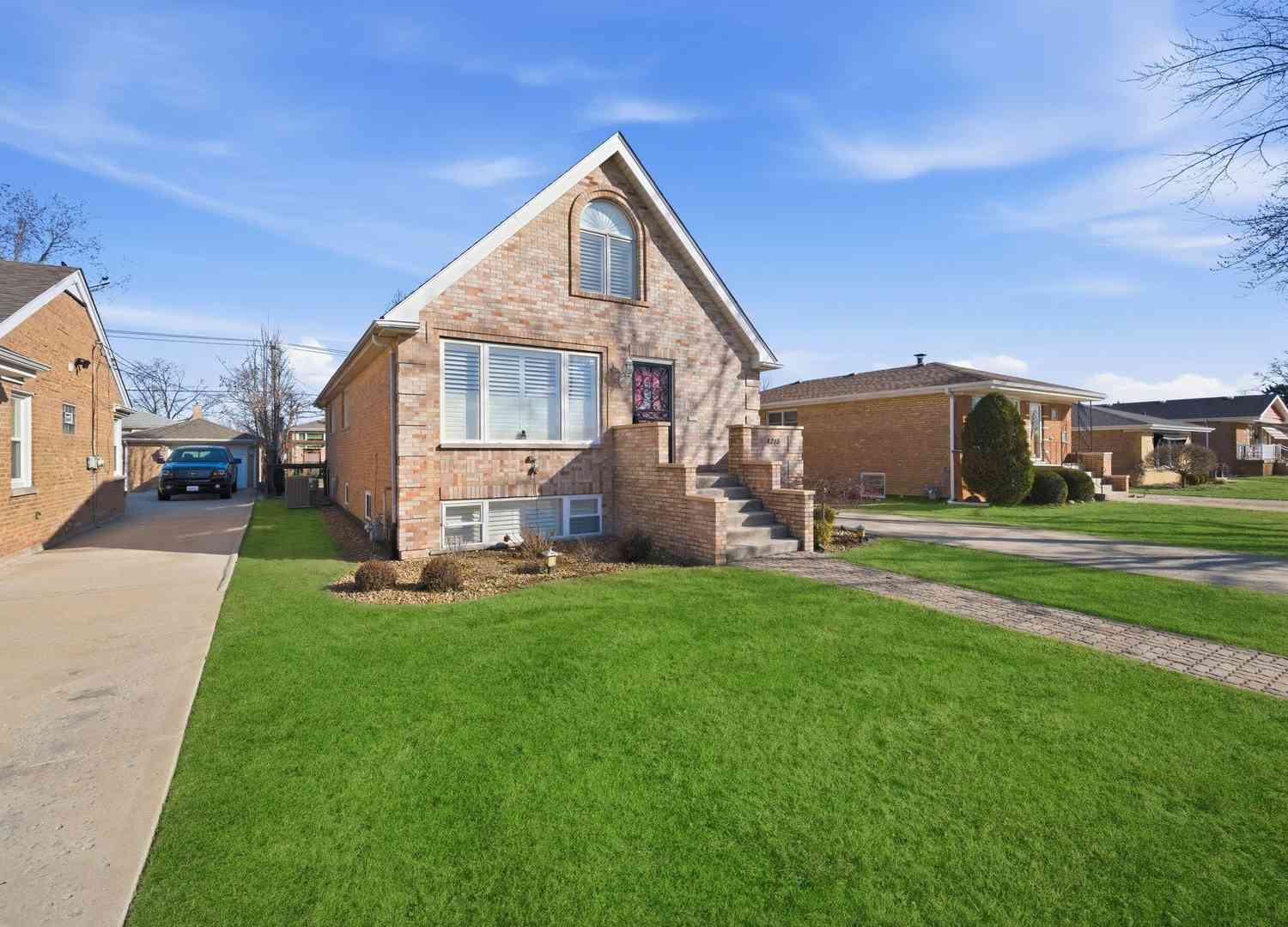Homes For Sale - 8215 Austin Avenue<br/> Burbank, IL 60459