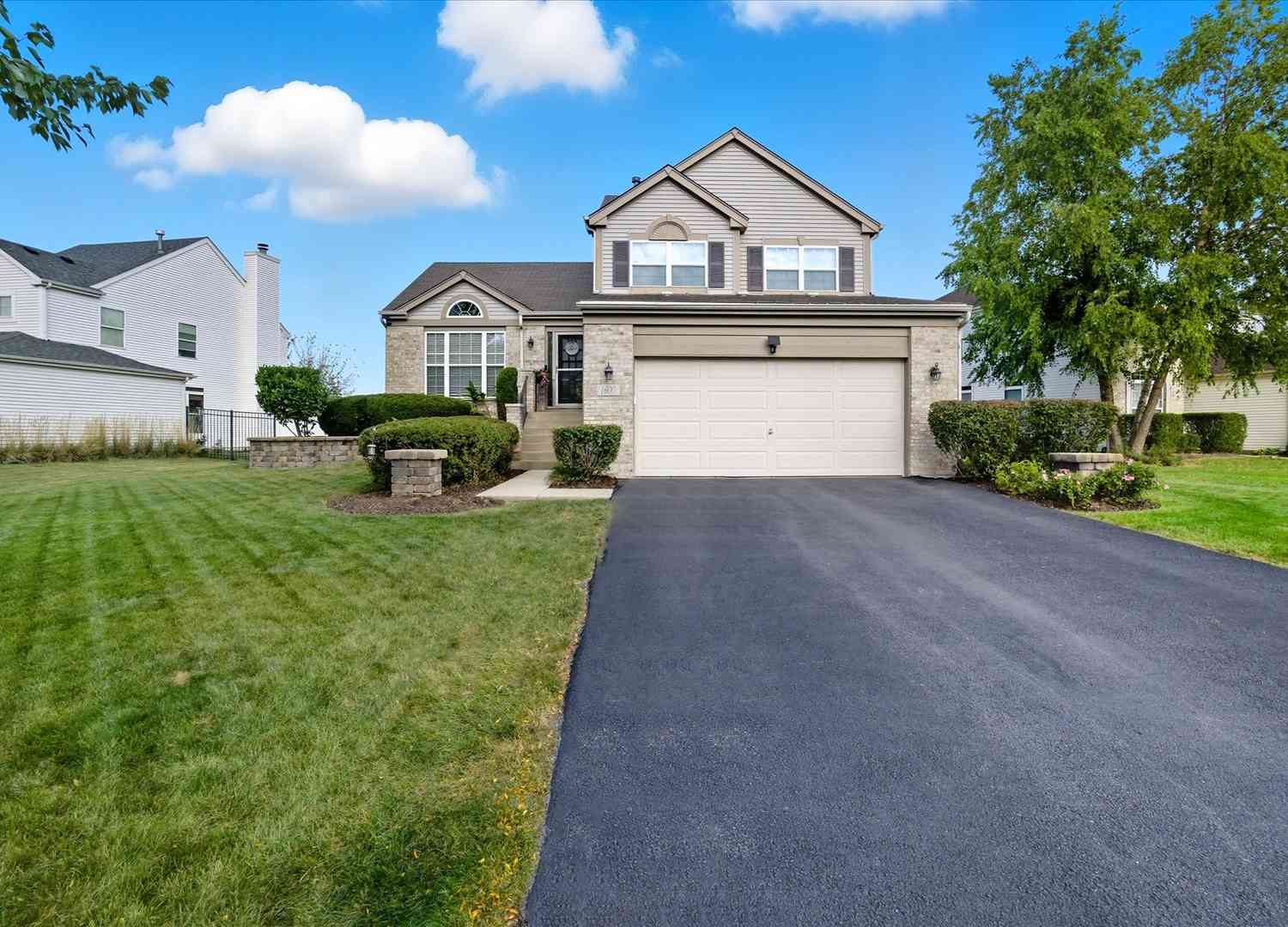 Homes For Sale - 1600 Prairieview Boulevard<br/> Bolingbrook, IL 60490