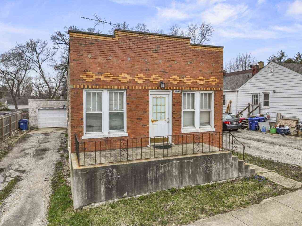 Homes For Sale - 1809 Ogden Avenue<br/> Lisle, IL 60532