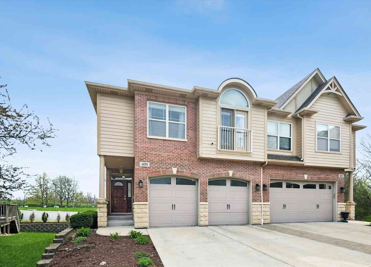Homes For Sale - 409 Provence Court<br/> Lisle, IL 60532