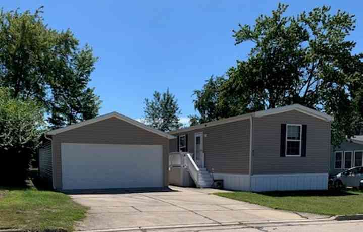 Mobile Home For Sale - 18 Troy Court<br/> Bloomington, IL 61701
