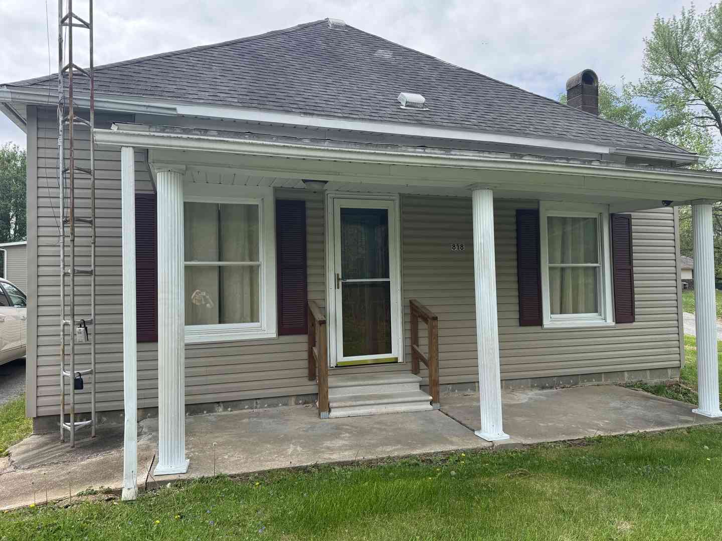Homes For Sale - 818 E Belleville Avenue<br/> Christopher, IL 62822