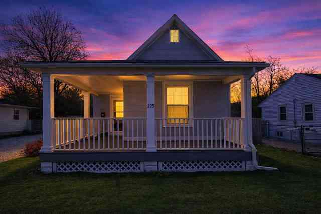 Homes For Sale - 2285 W Center Street<br/> Macon County, Decatur, IL 62526
