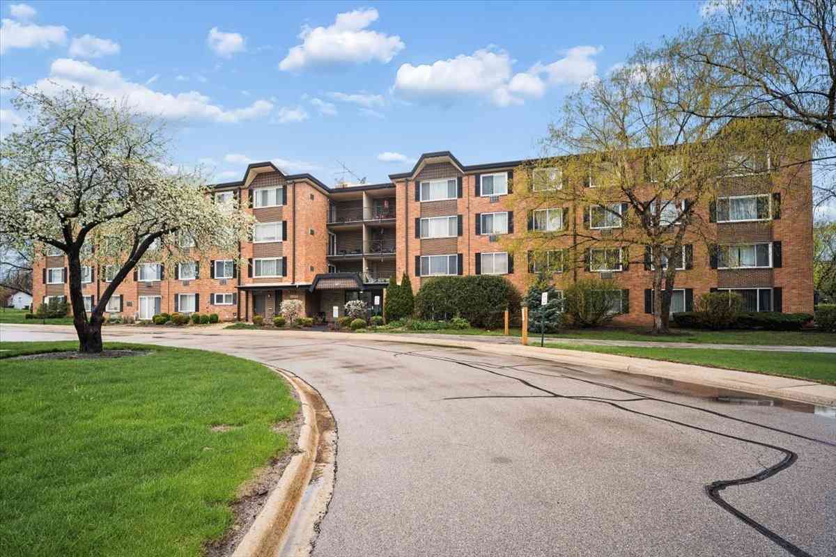 Homes For Sale - 1117 S Old Wilke Road #402<br/> Arlington Heights, IL 60005