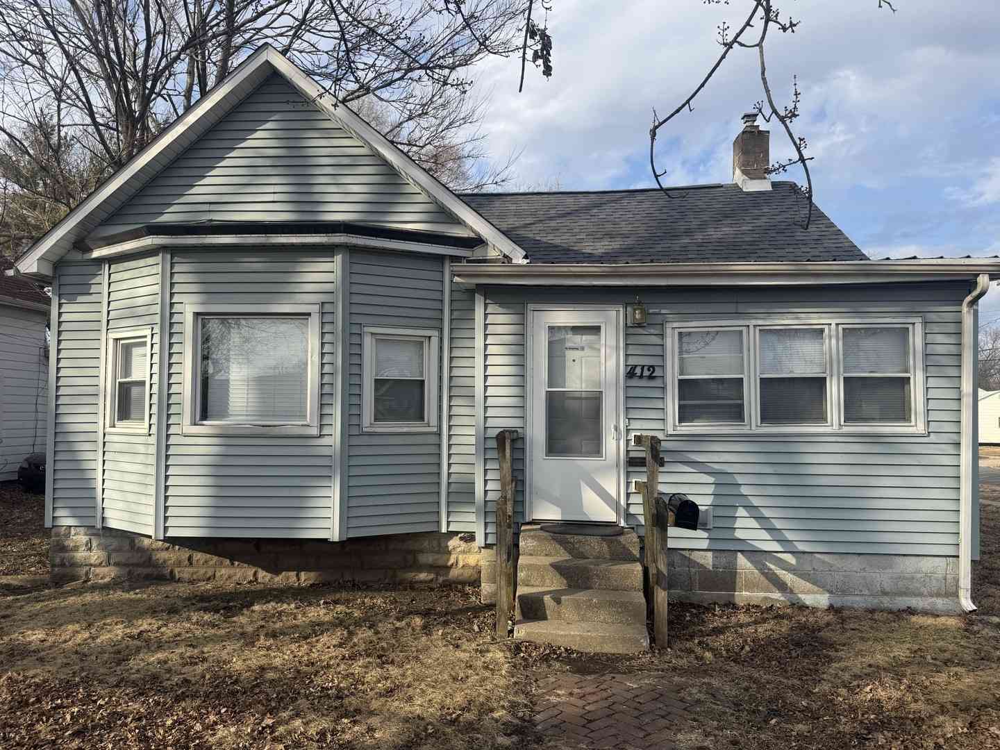 Homes For Sale - 412 E Columbia Avenue<br/> Champaign, IL 61820
