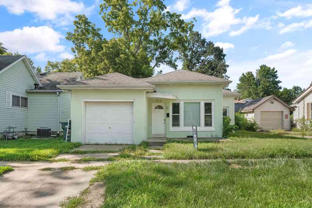 Homes For Sale - 313 E Pembroke Street<br/> Douglas County, Tuscola, IL 61953