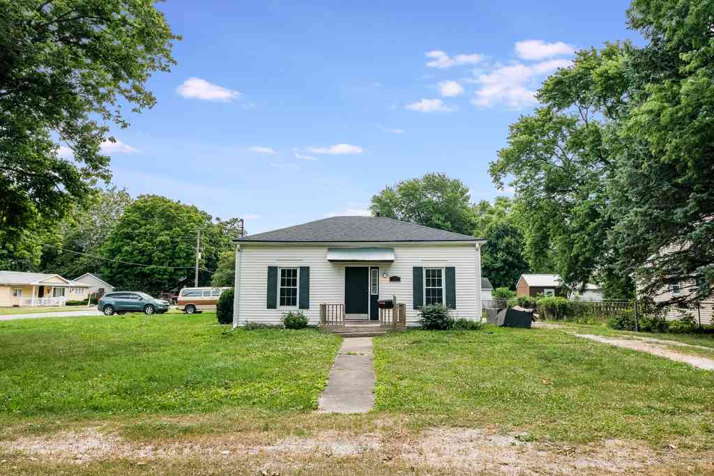Homes For Sale - 701 S Embarras Avenue<br/> Douglas County, Tuscola, IL 61953