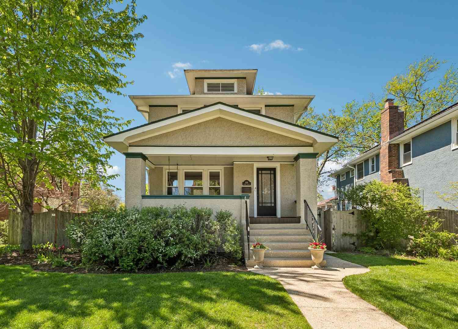 Homes For Sale - 909 Linden Avenue<br/> Oak Park, IL 60302