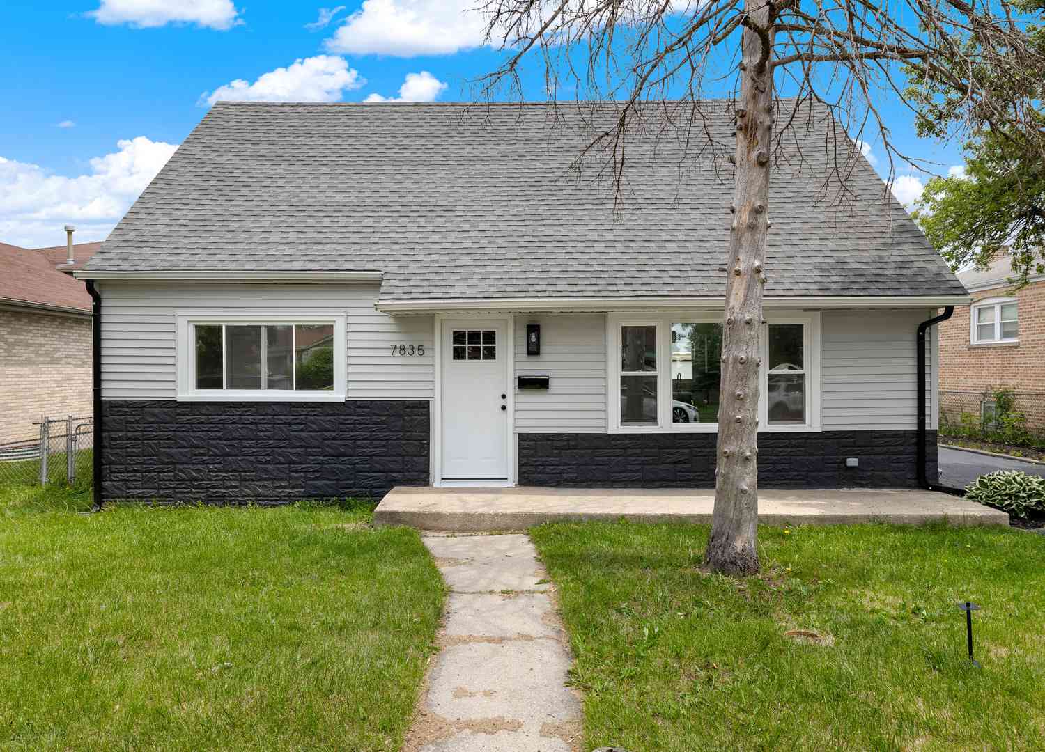 Homes For Sale - 7835 Massasoit Avenue<br/> Burbank, IL 60459