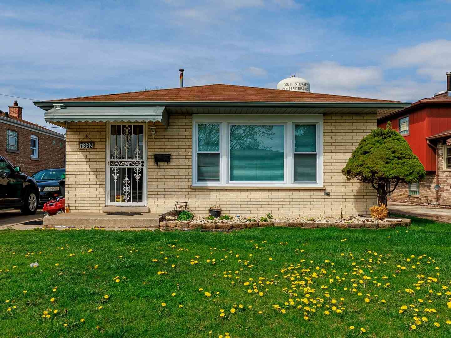 Homes For Sale - 7832 Lamon Avenue<br/> Burbank, IL 60459
