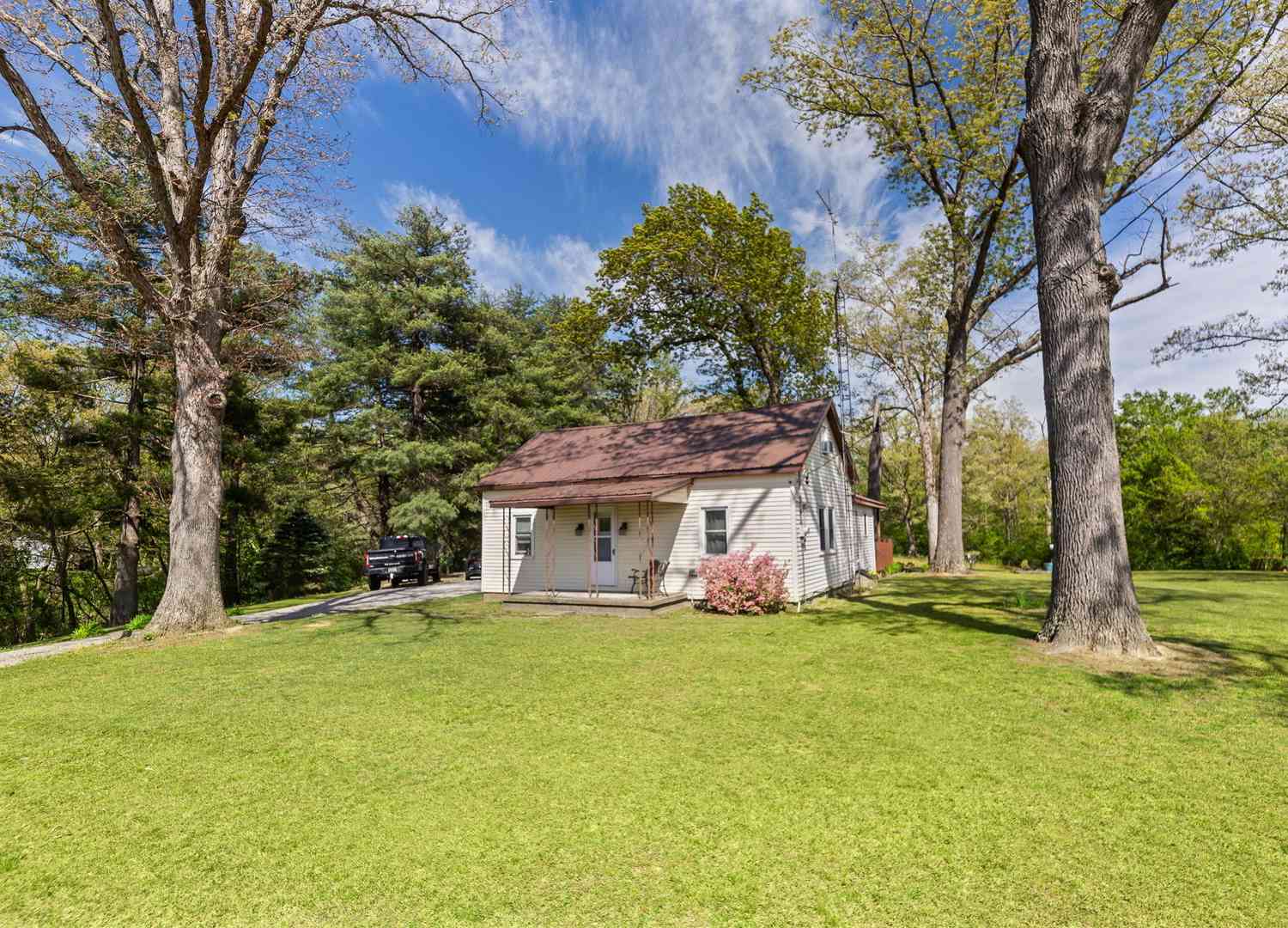 Homes For Sale - 1140 Race Track Road<br/> Marion County, Centralia, IL 62801