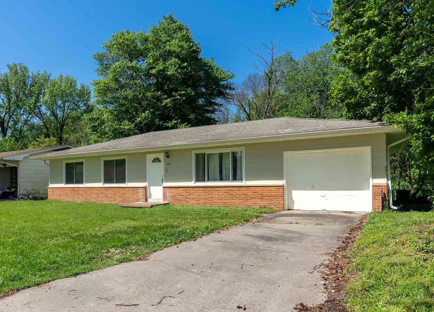 Homes For Sale - 1307 N 16th Street<br/> Jackson County, Murphysboro, IL 62966