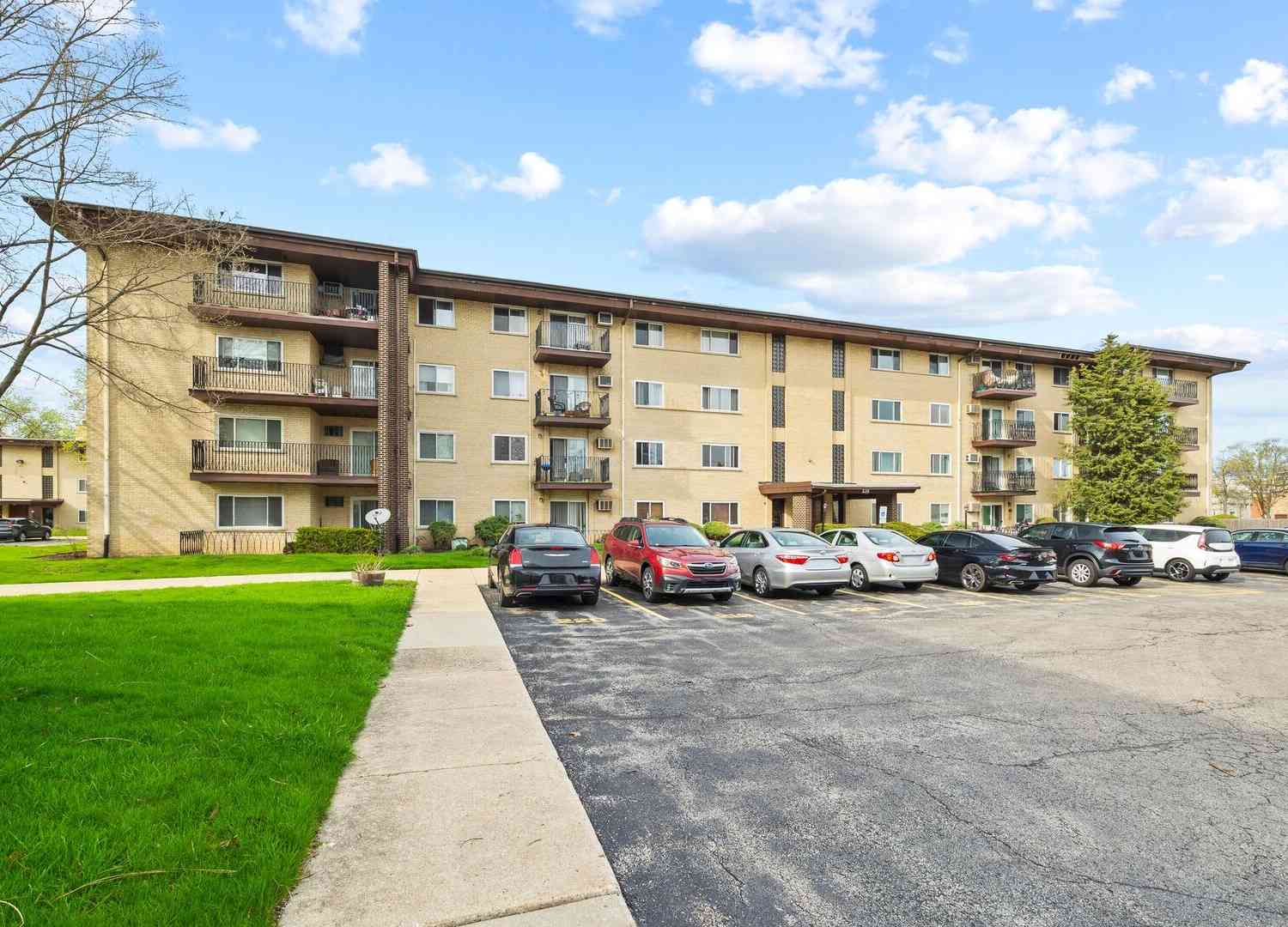 Homes For Sale - 535 S Cleveland Avenue #406<br/> Arlington Heights, IL 60005