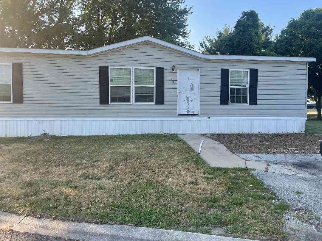 Mobile Home For Sale - 101 Carriage Lane<br/> Sauk Village, IL 60411