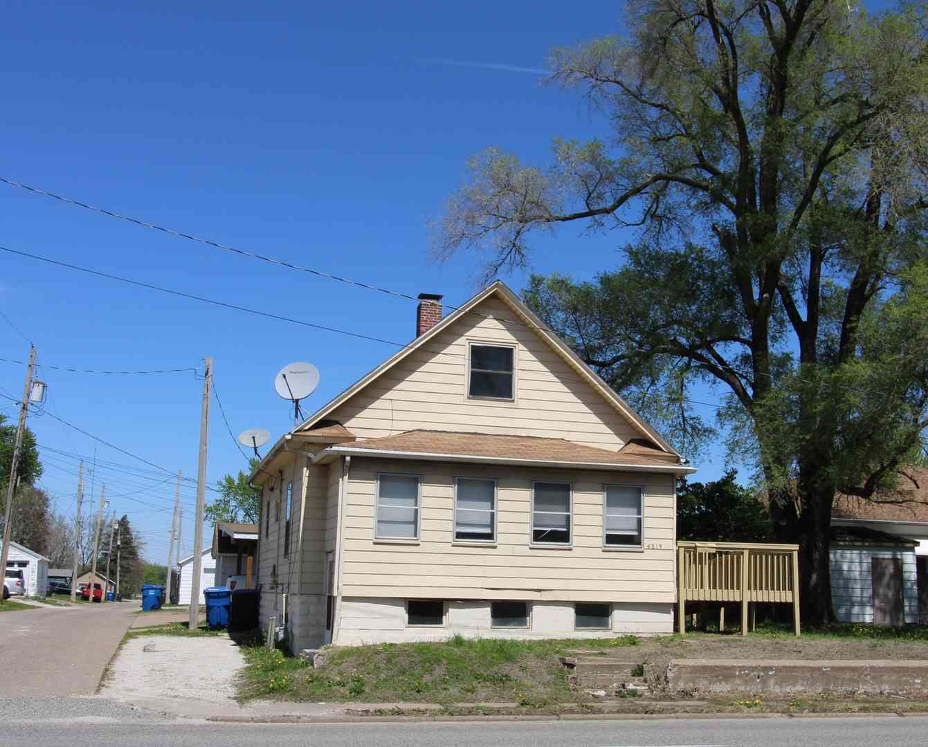 Homes For Sale - 4519 4th Avenue<br/> Moline, IL 61265