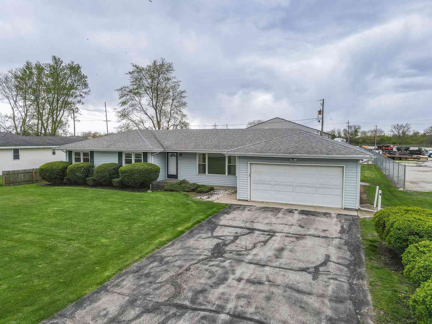 Homes For Sale - 8050 N 2000e Road<br/> Manteno, IL 60950