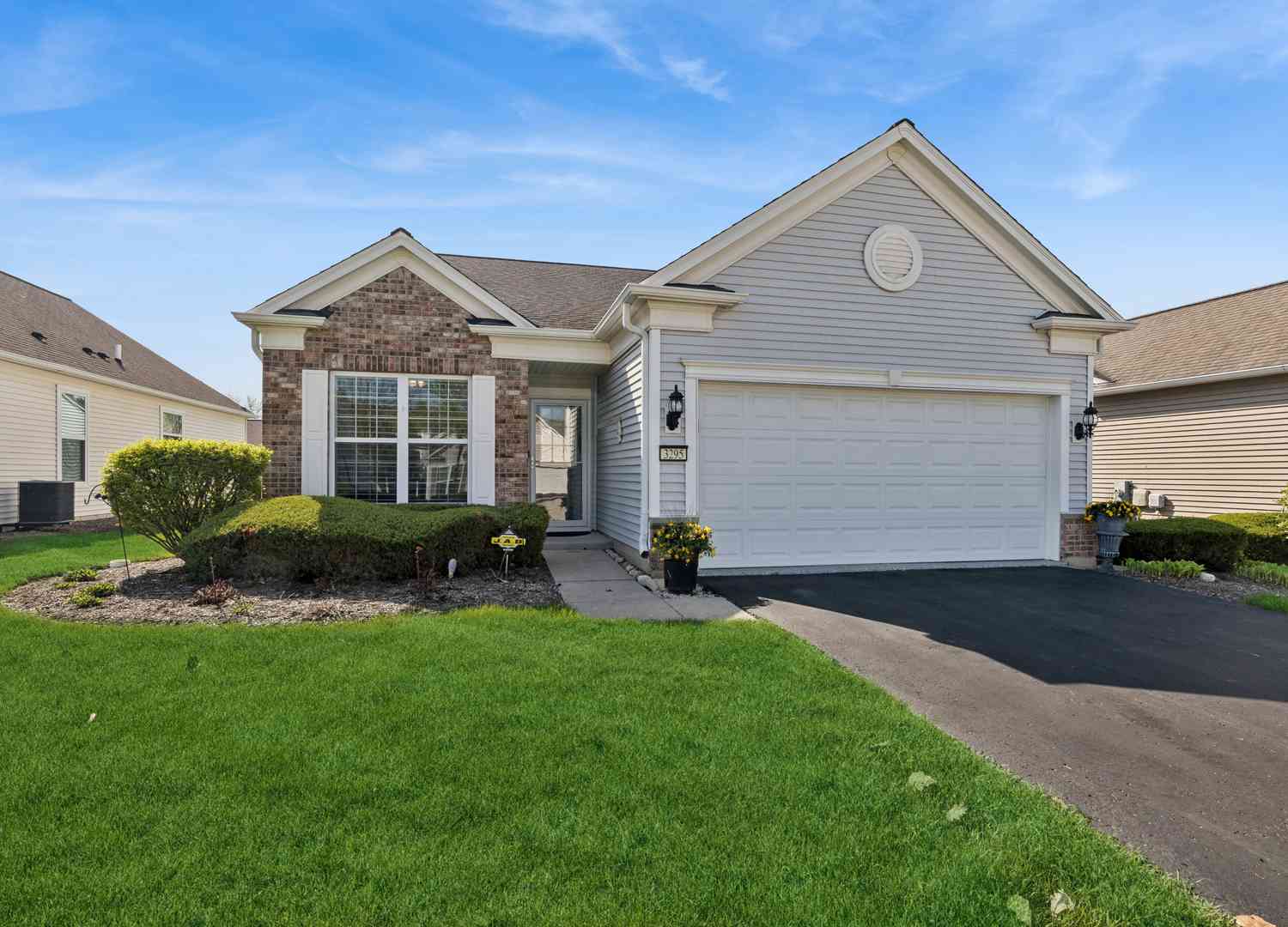Homes For Sale - 3295 Comstock Court<br/> Mundelein, IL 60060