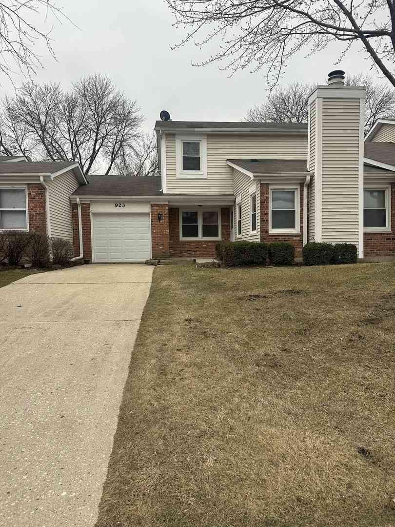Homes For Sale - 923 Daniels Court<br/> Schaumburg, IL 60194