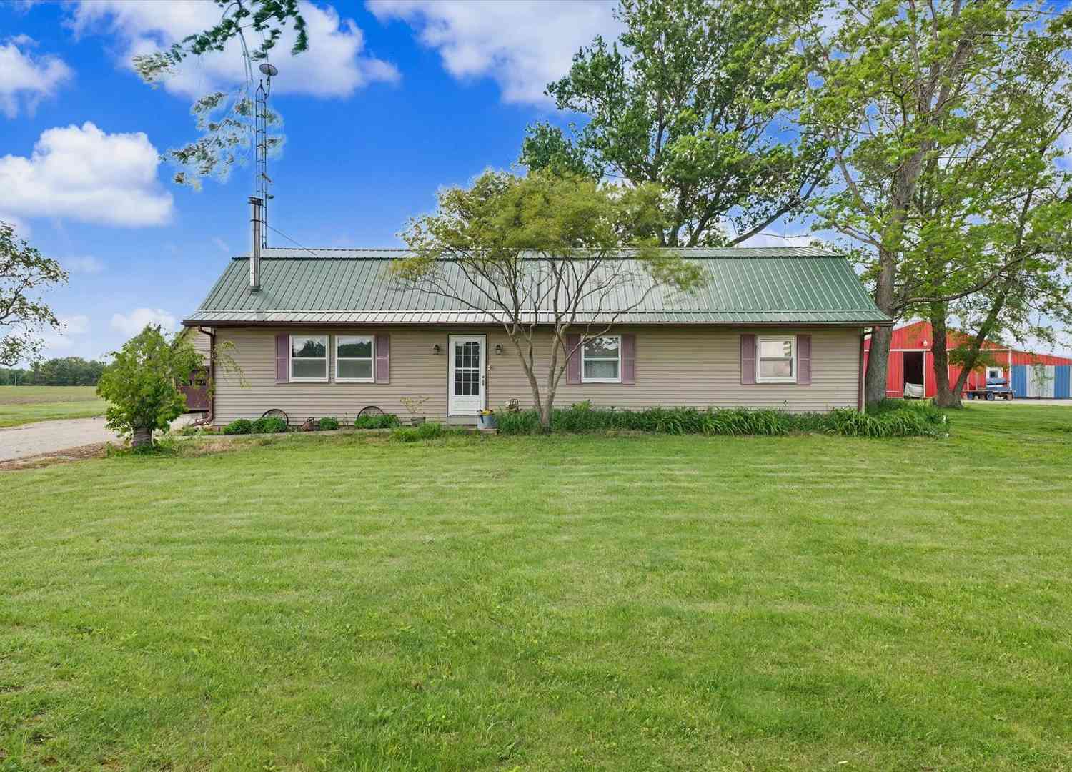 Homes For Sale - 1121 County Road 2250<br/> Sidney, IL 61877