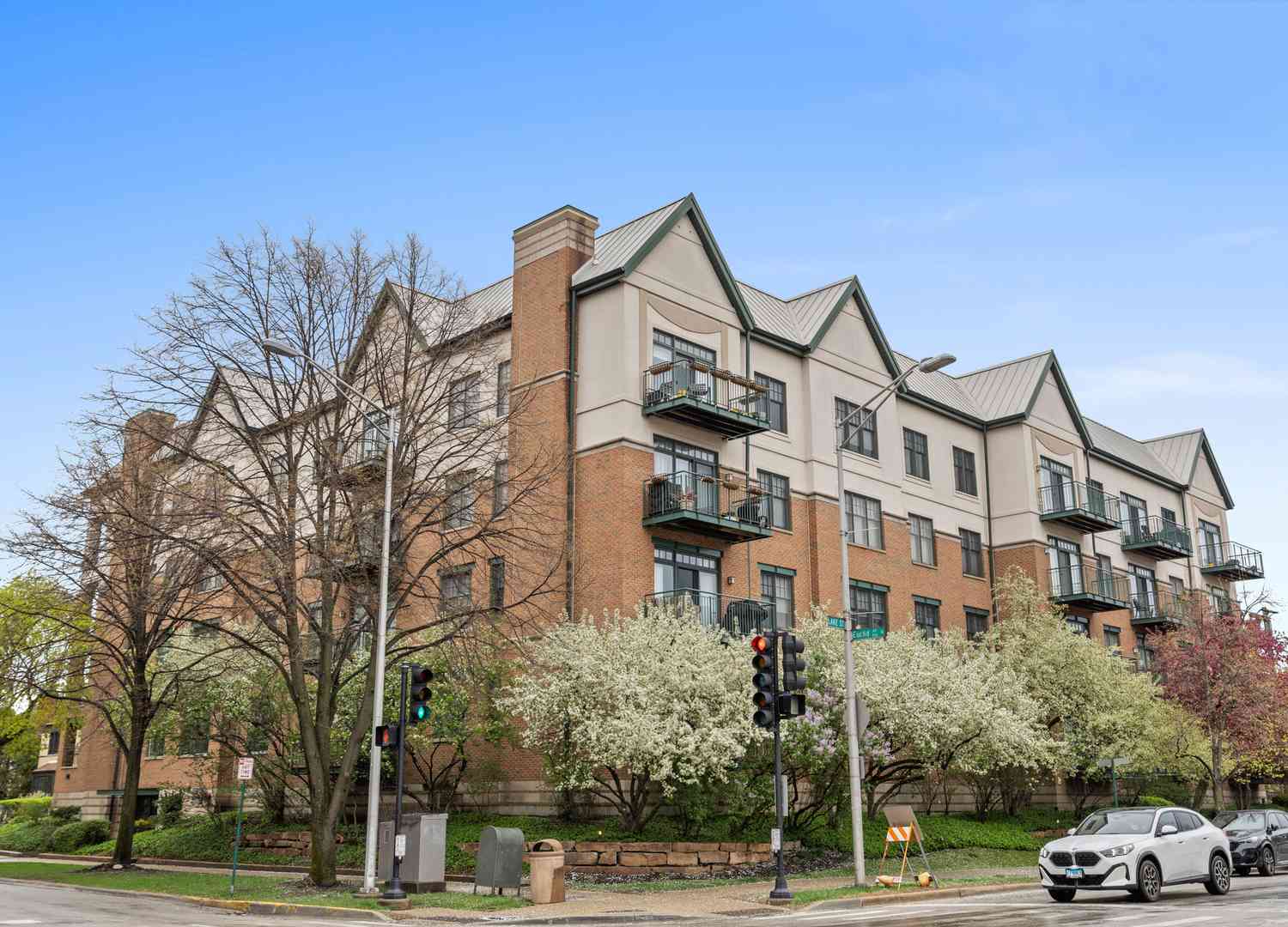Homes For Sale - 140 N Euclid Avenue #304<br/> Oak Park, IL 60301