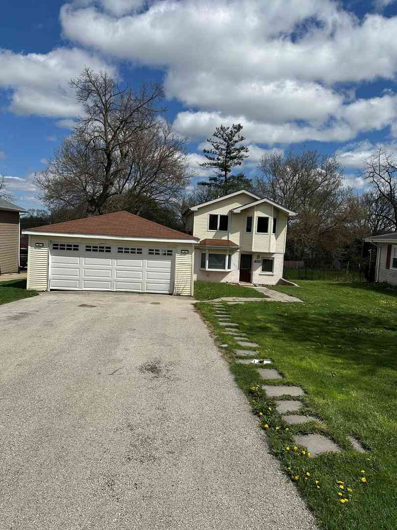 Homes For Sale - 4737 Winchester Avenue<br/> Lisle, IL 60532
