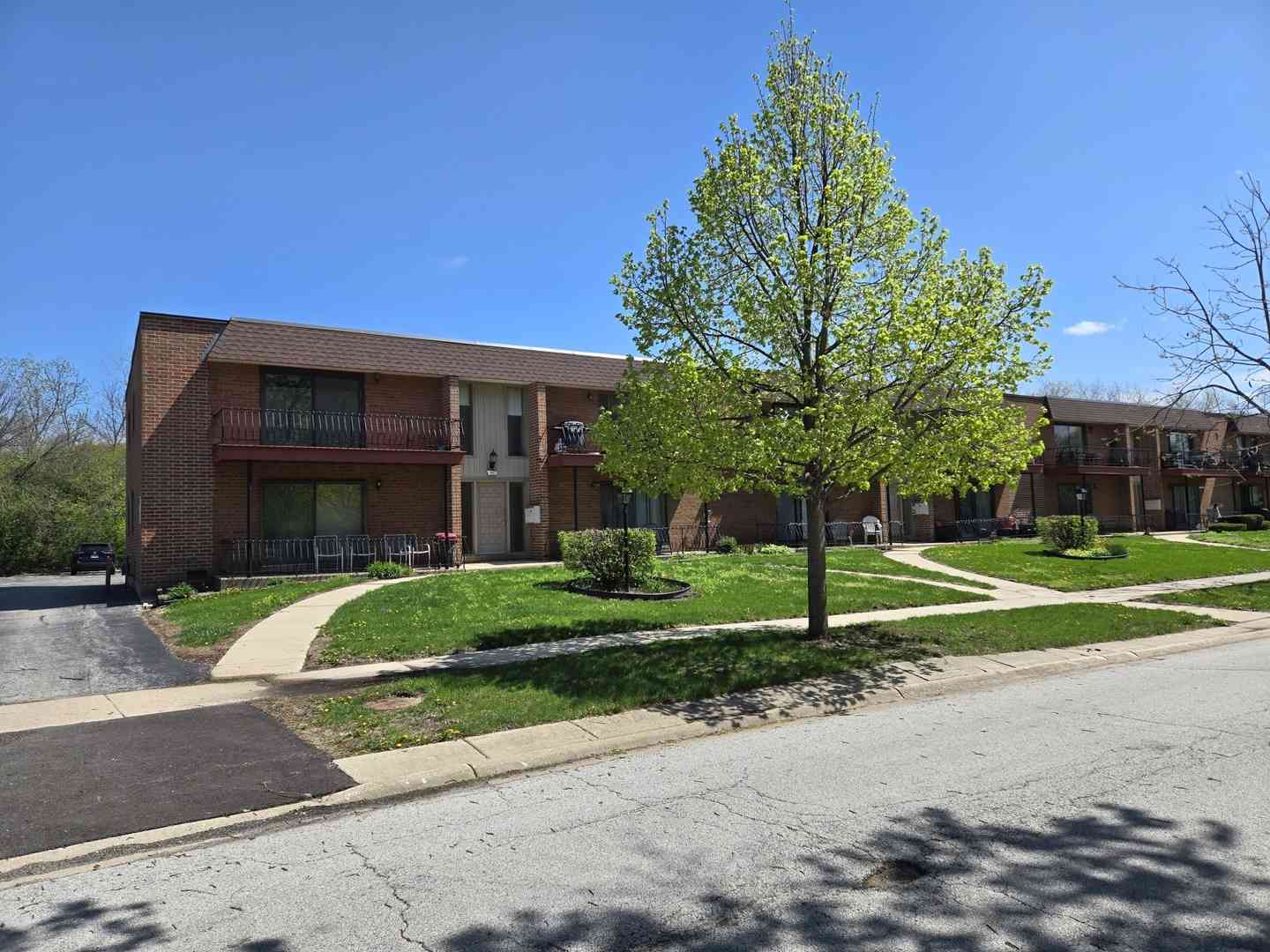 Homes For Sale - 643 N Carroll Parkway #210B<br/> Glenwood, IL 60425