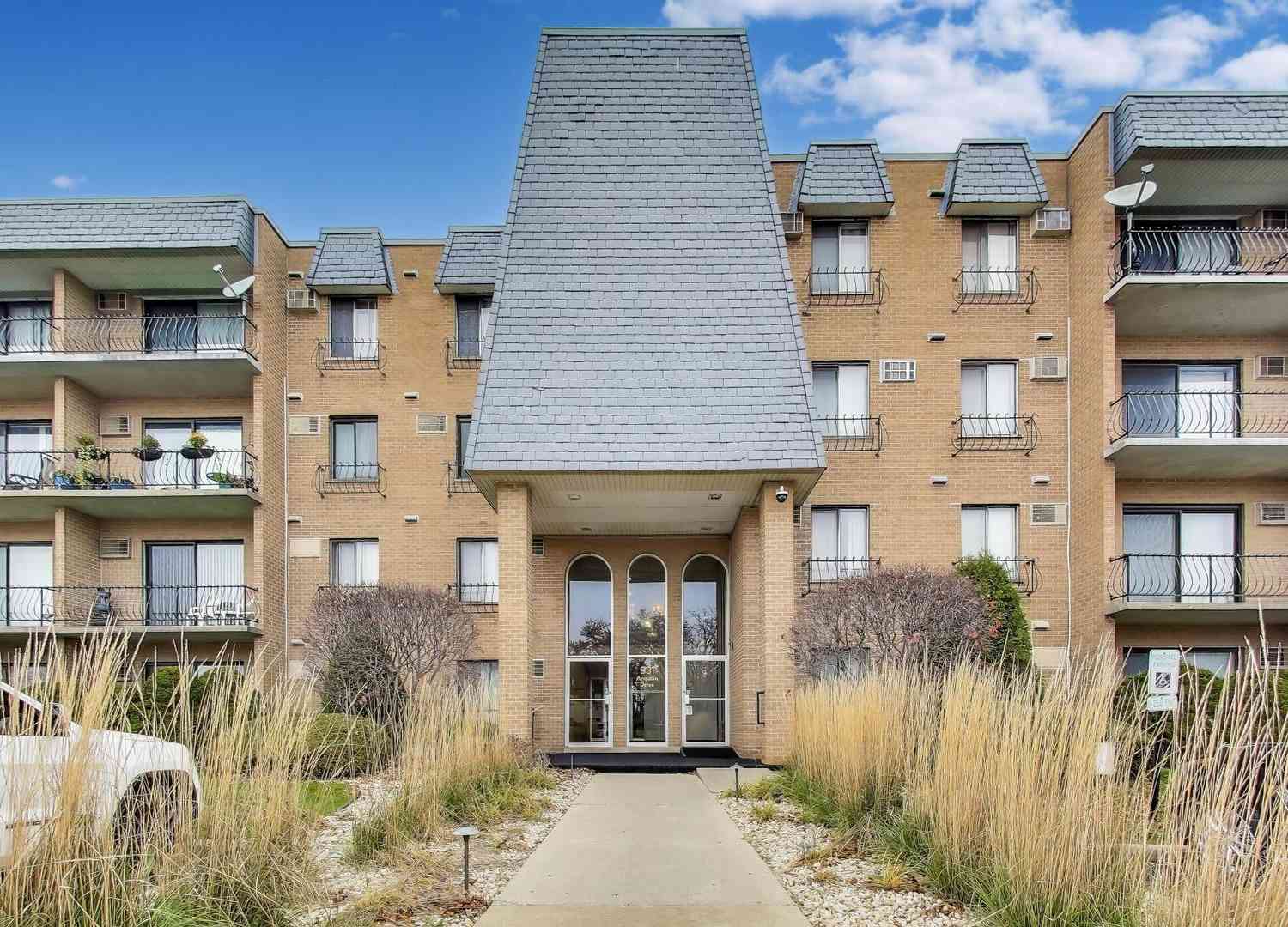 Homes For Sale - 931 W Arquilla Drive #113<br/> Glenwood, IL 60425