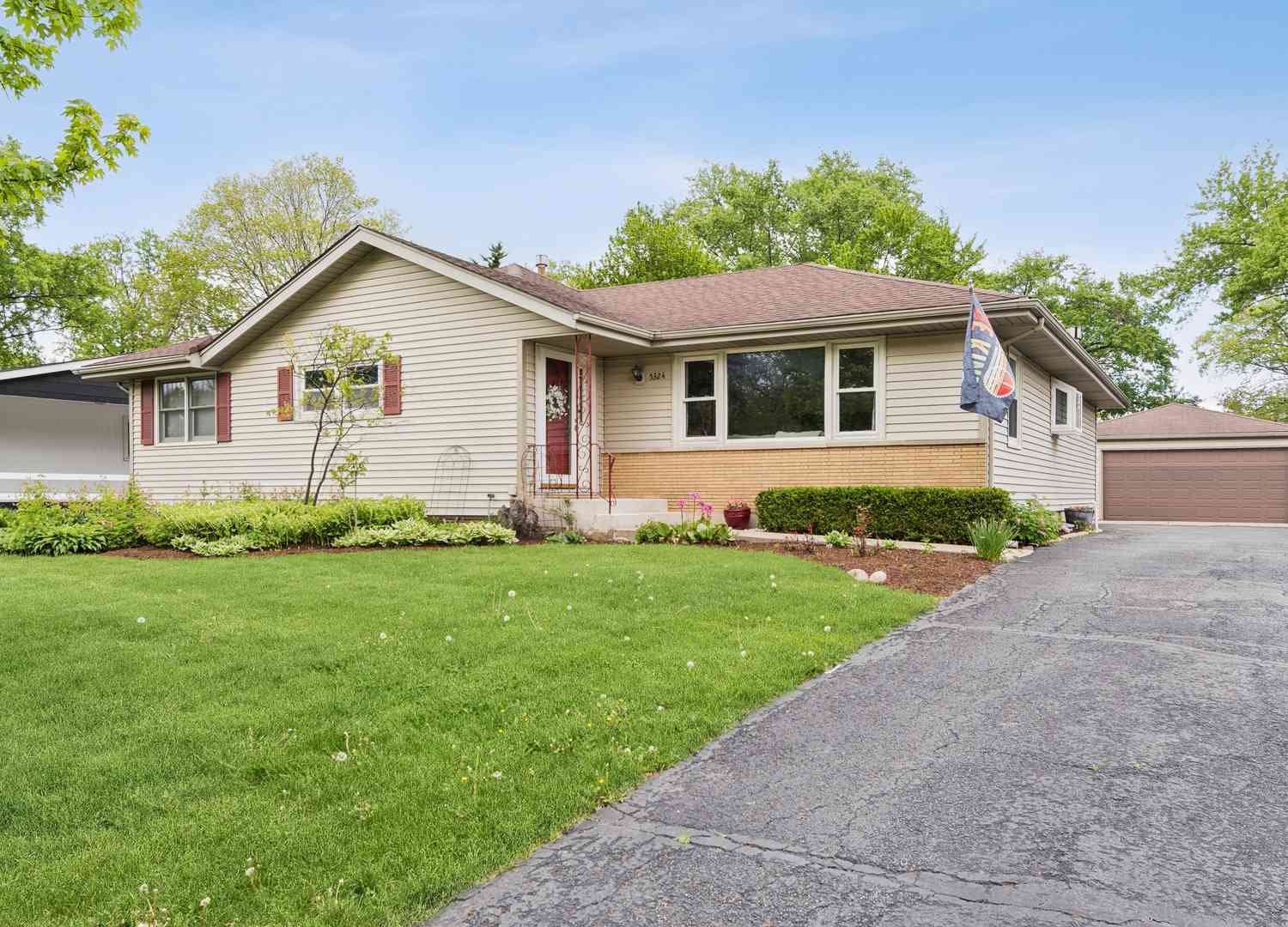 Homes For Sale - 5324 Clover Drive<br/> Lisle, IL 60532