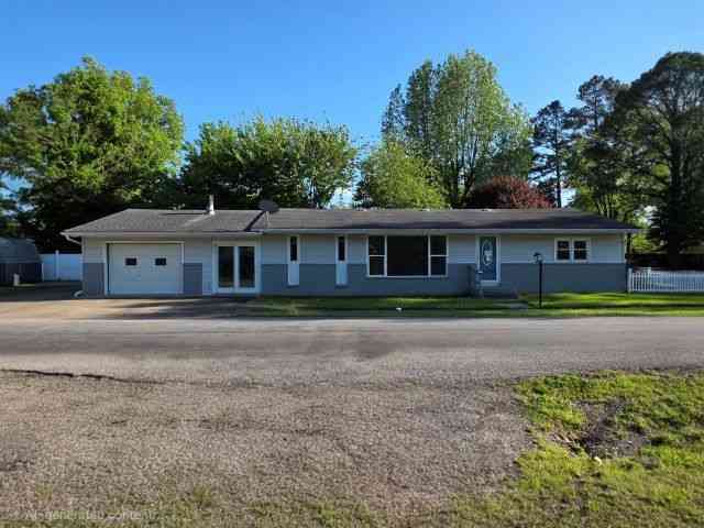 Homes For Sale - 1820 N 14th Street<br/> Herrin, IL 62948