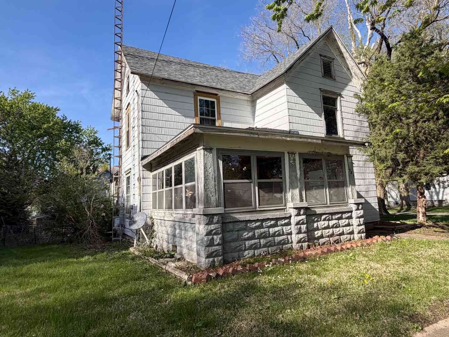 Homes For Sale - 385 E Main Street<br/> Sheldon, IL 60966