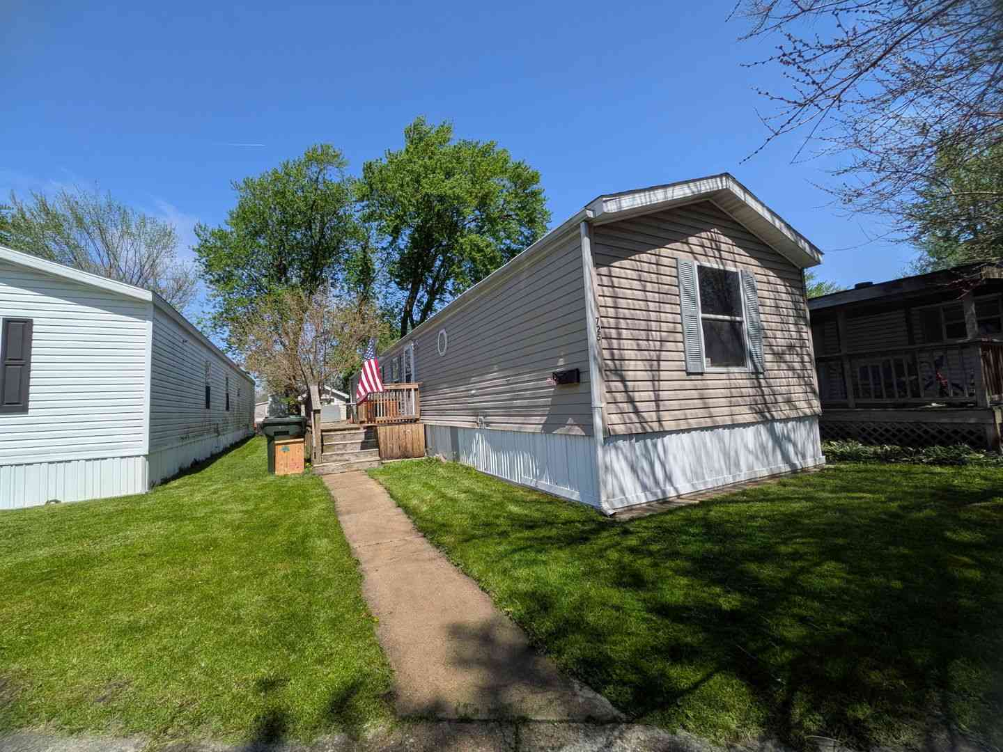 Mobile Home For Sale - 725 Michelle Drive<br/> Chicago Heights, IL 60411