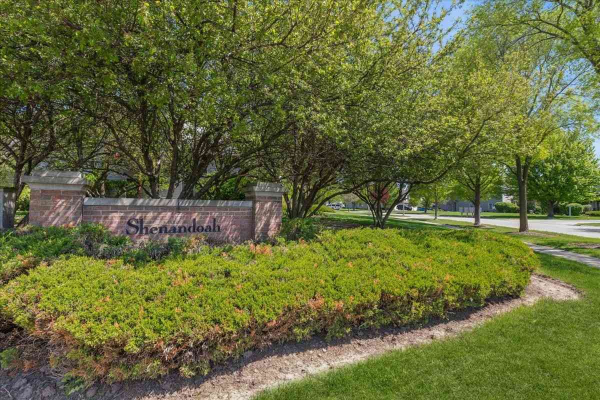 Homes For Sale - 3414 Blue Ridge Drive<br/> Kane County, Carpentersville, IL 60110