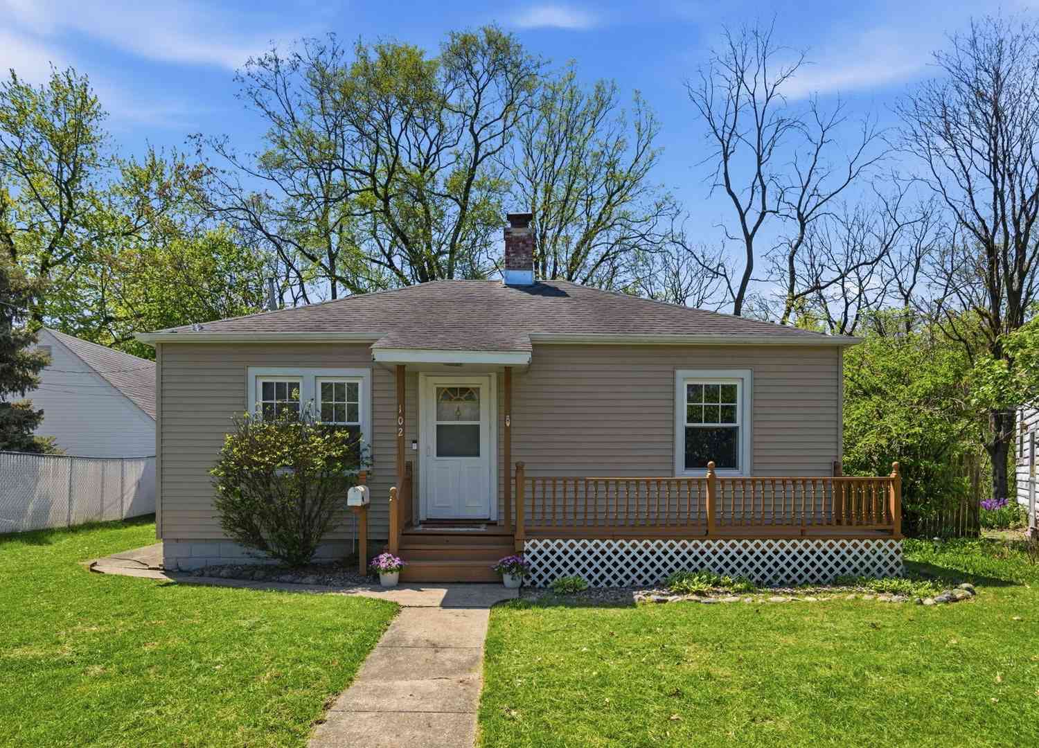 Homes For Sale - 102 18th Avenue<br/> Moline, IL 61265