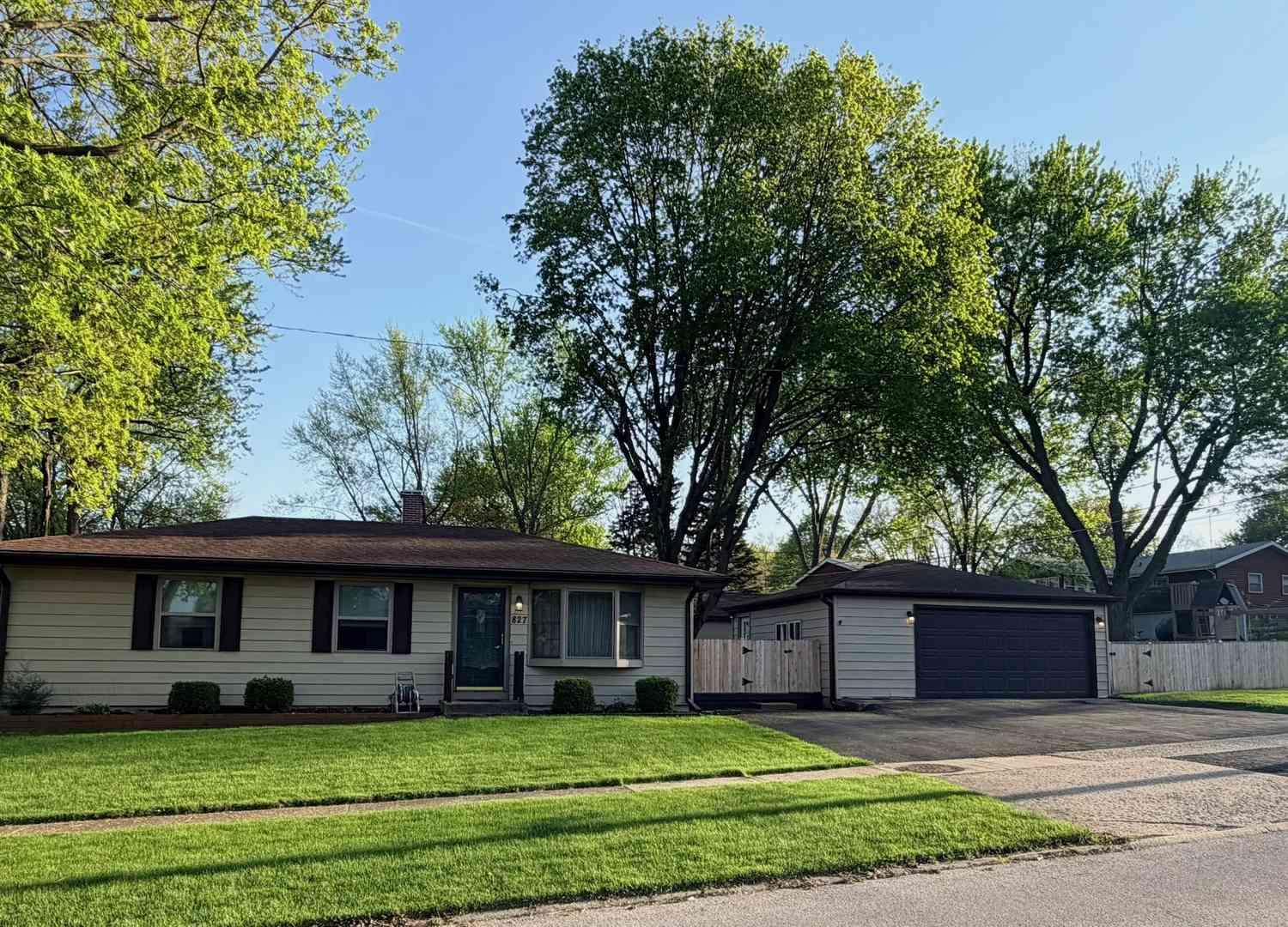 Homes For Sale - 827 Sunbury Road<br/> Kane County, South Elgin, IL 60177