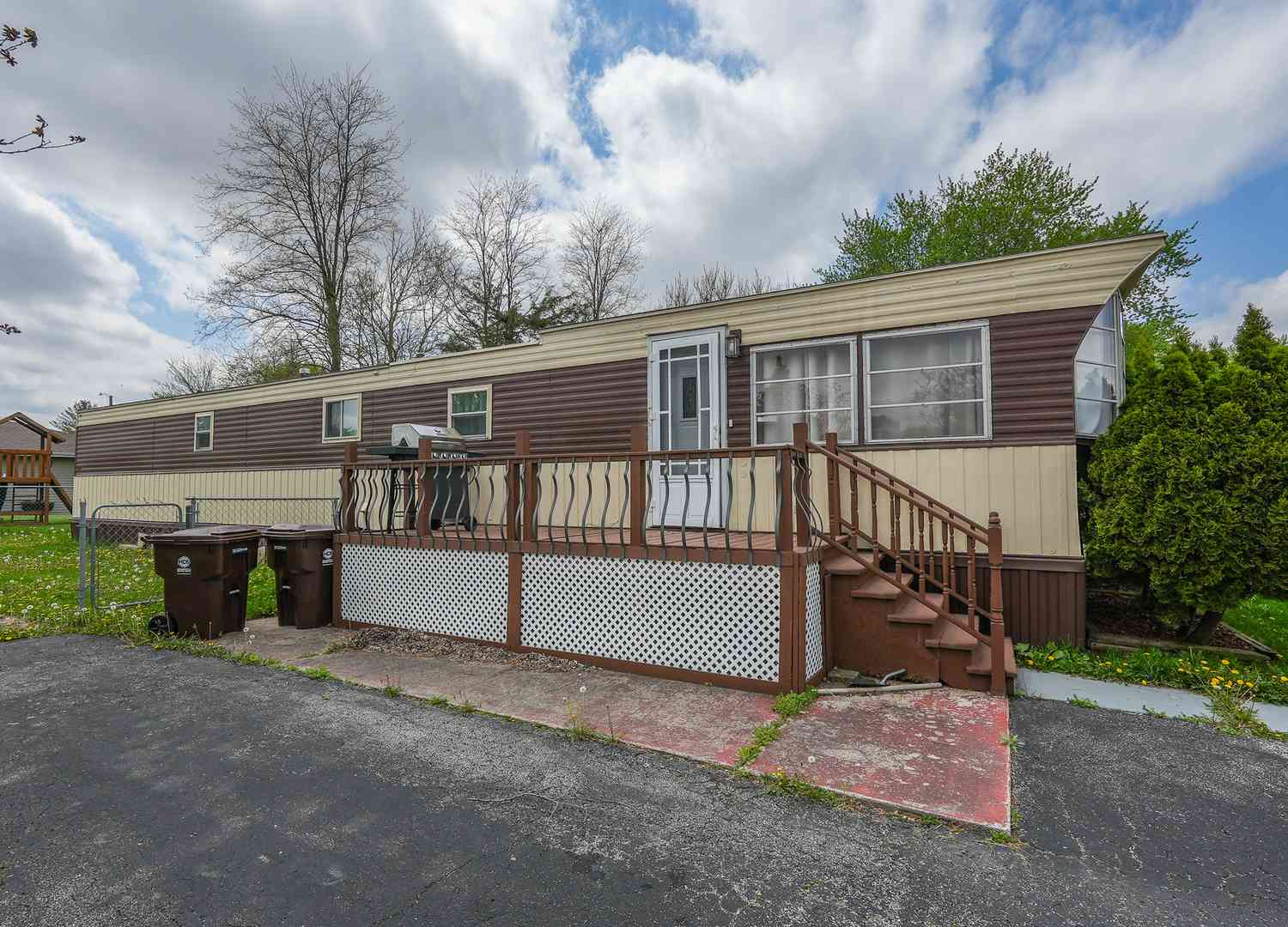 Mobile Home For Sale - 41 Maple Lane<br/> Manteno, IL 60950