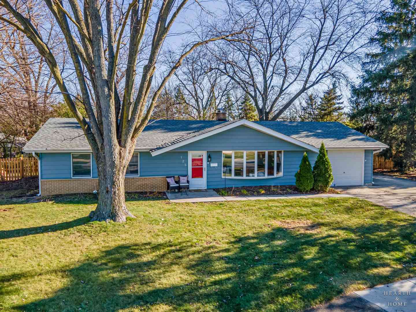 Homes For Sale - 125 Weymouth Court<br/> Schaumburg, IL 60193