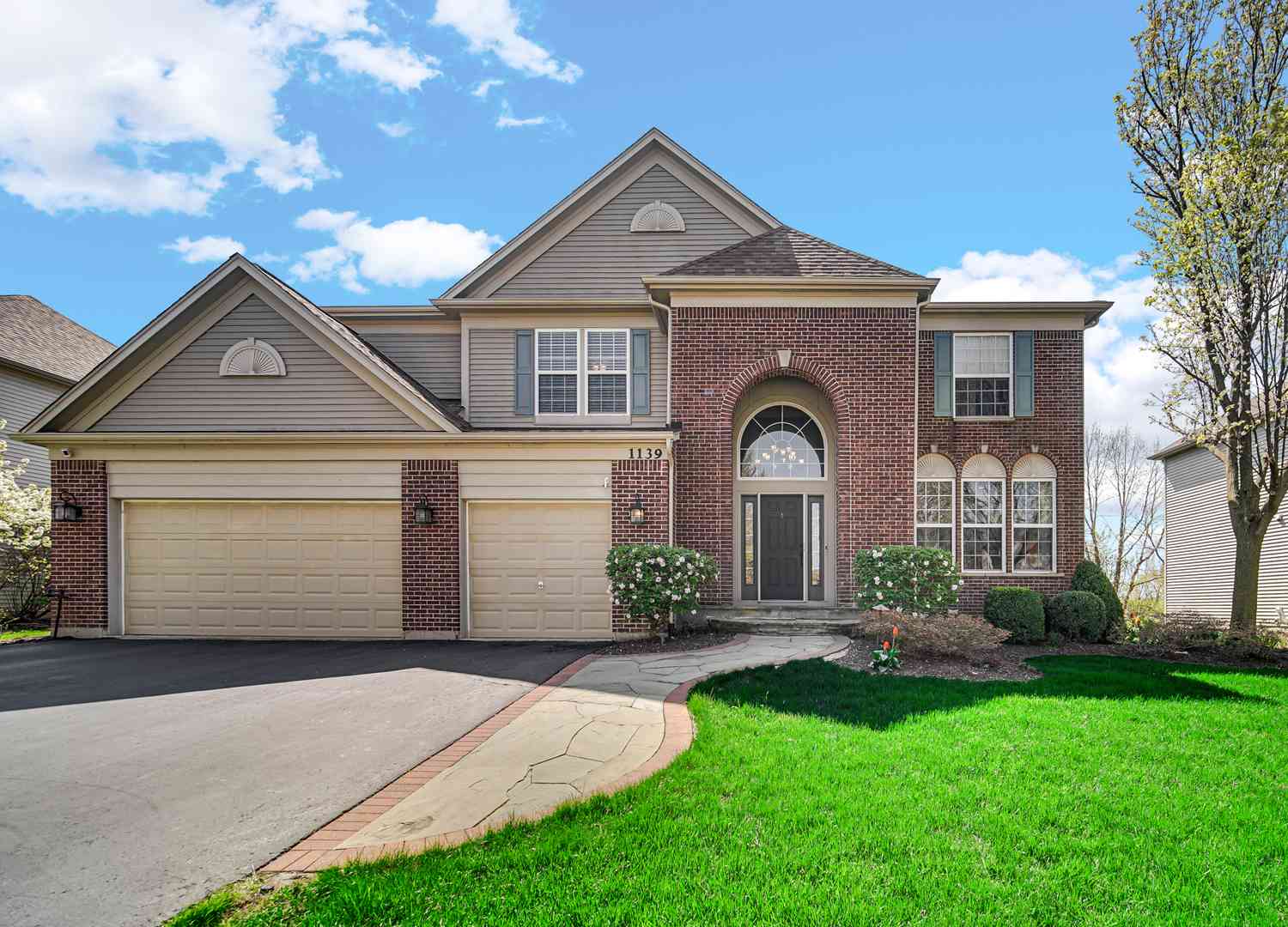 Homes For Sale - 1139 Magnolia Road<br/> Mundelein, IL 60060