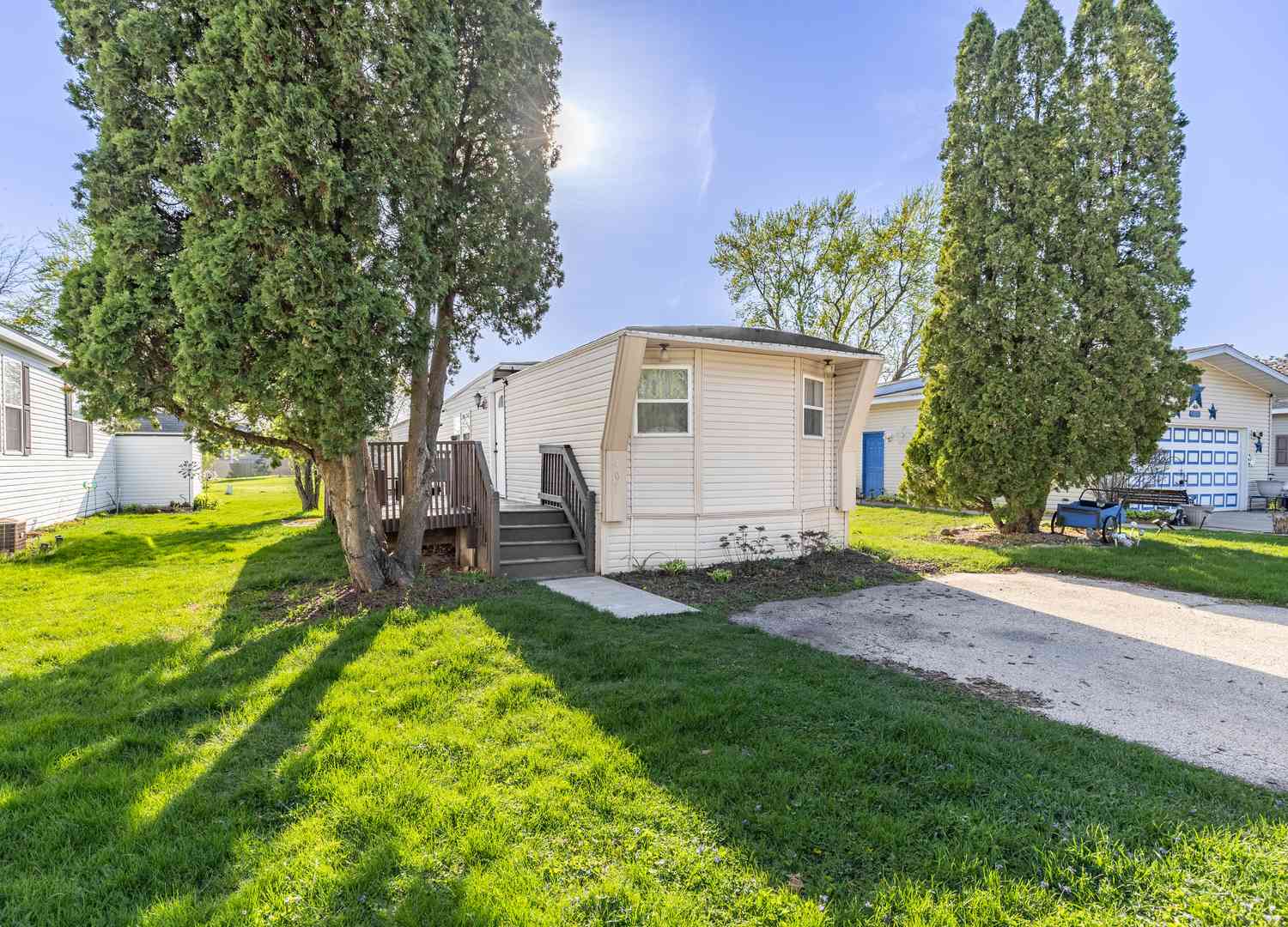 Mobile Home For Sale - 403 Spruce Drive<br/> Belvidere, IL 61008