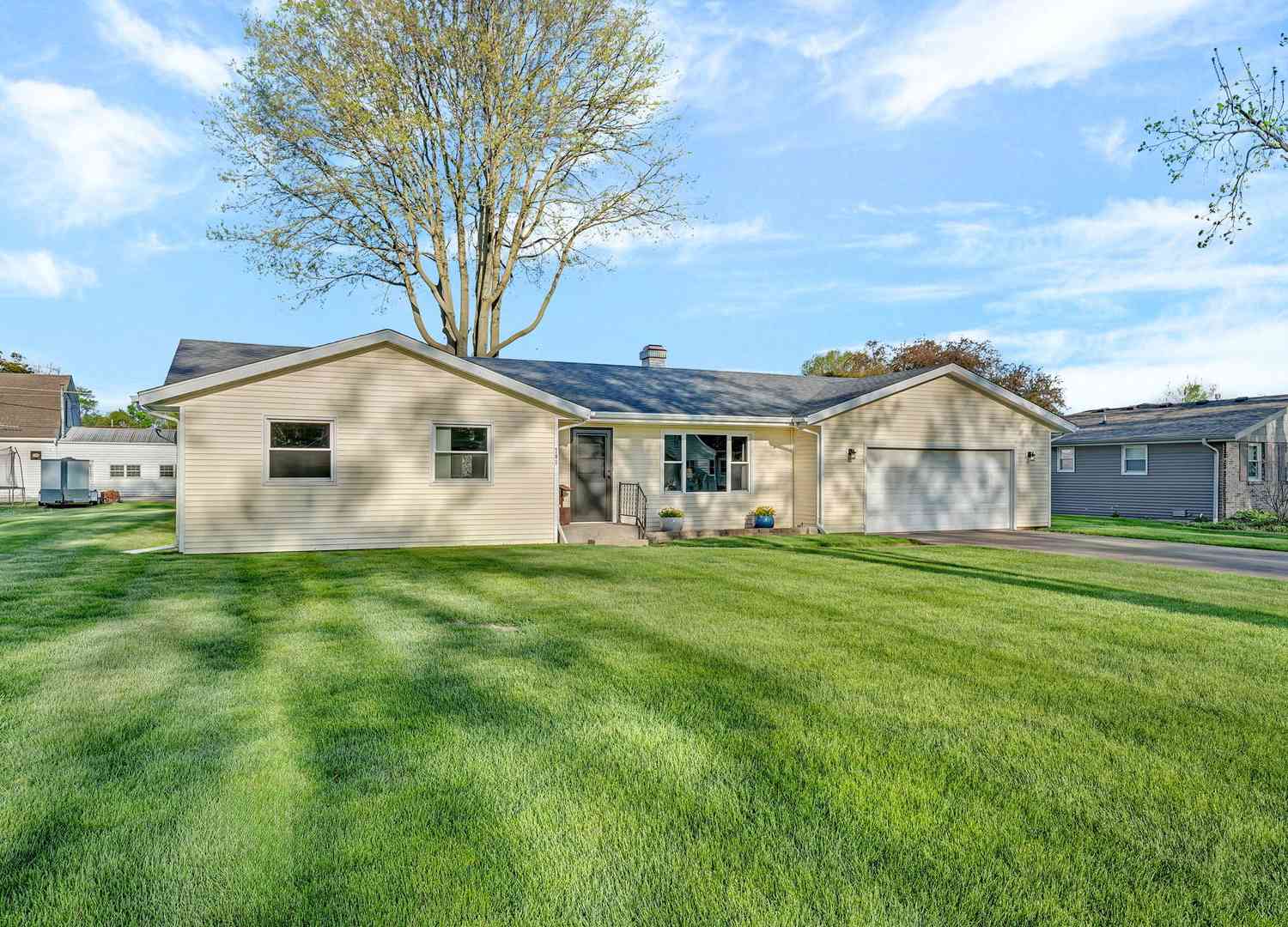 Homes For Sale - 701 Hill Street<br/> Mazon, IL 60444
