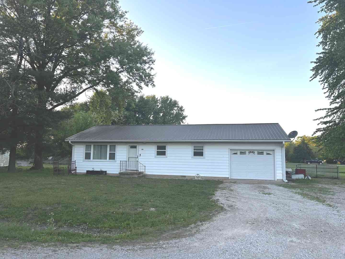 Homes For Sale - 701 Boyd Avenue<br/> Marion County, Iuka, IL 62849
