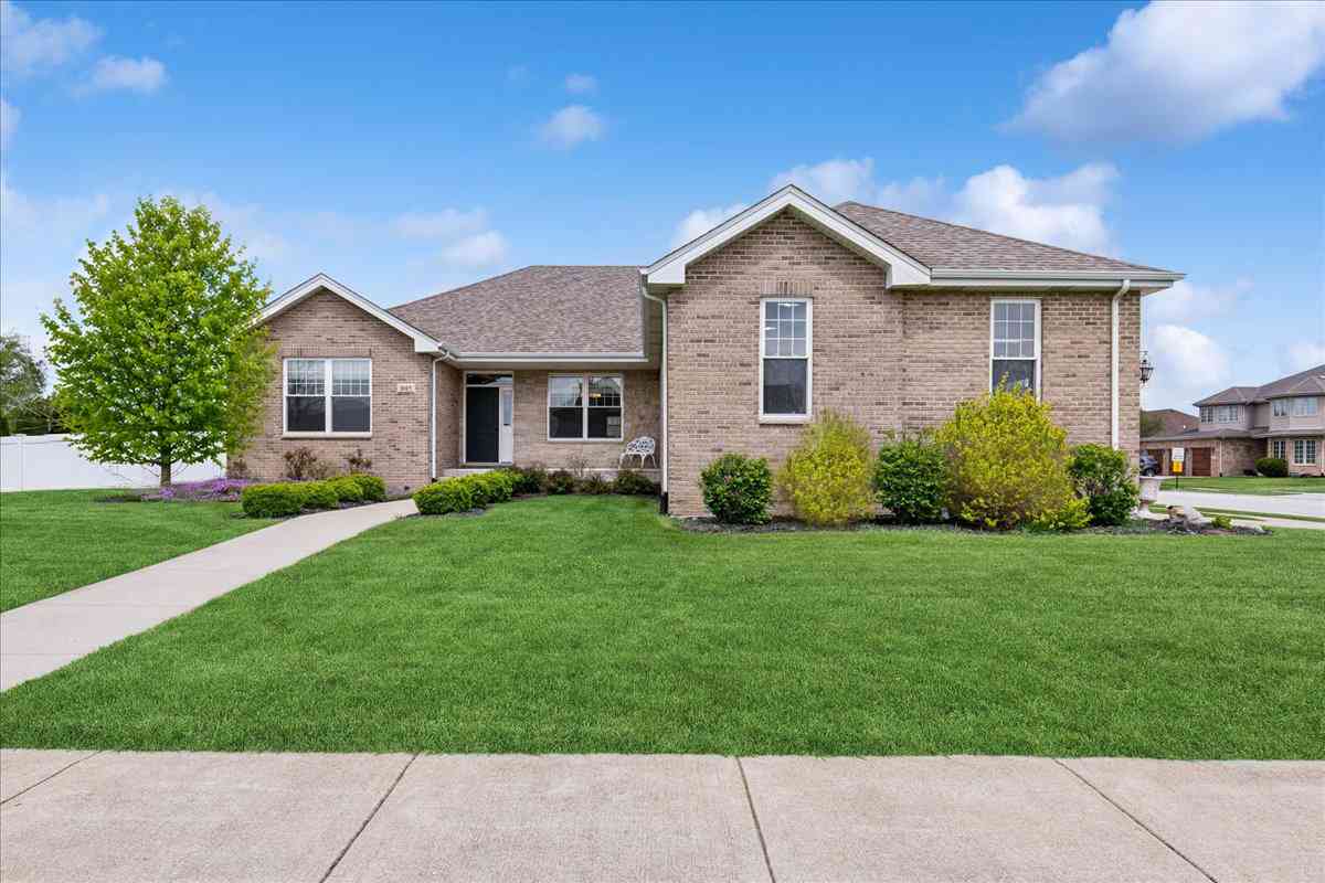 Homes For Sale - 1015 Meadow Path<br/> Manteno, IL 60950