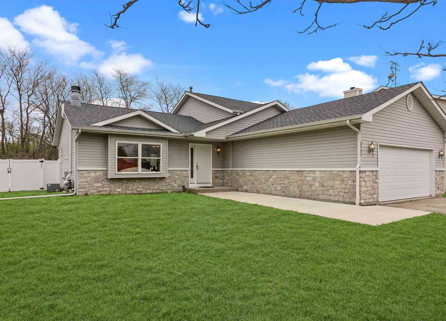 Homes For Sale - 2731 Clines Ford Drive<br/> Boone County, Belvidere, IL 61008