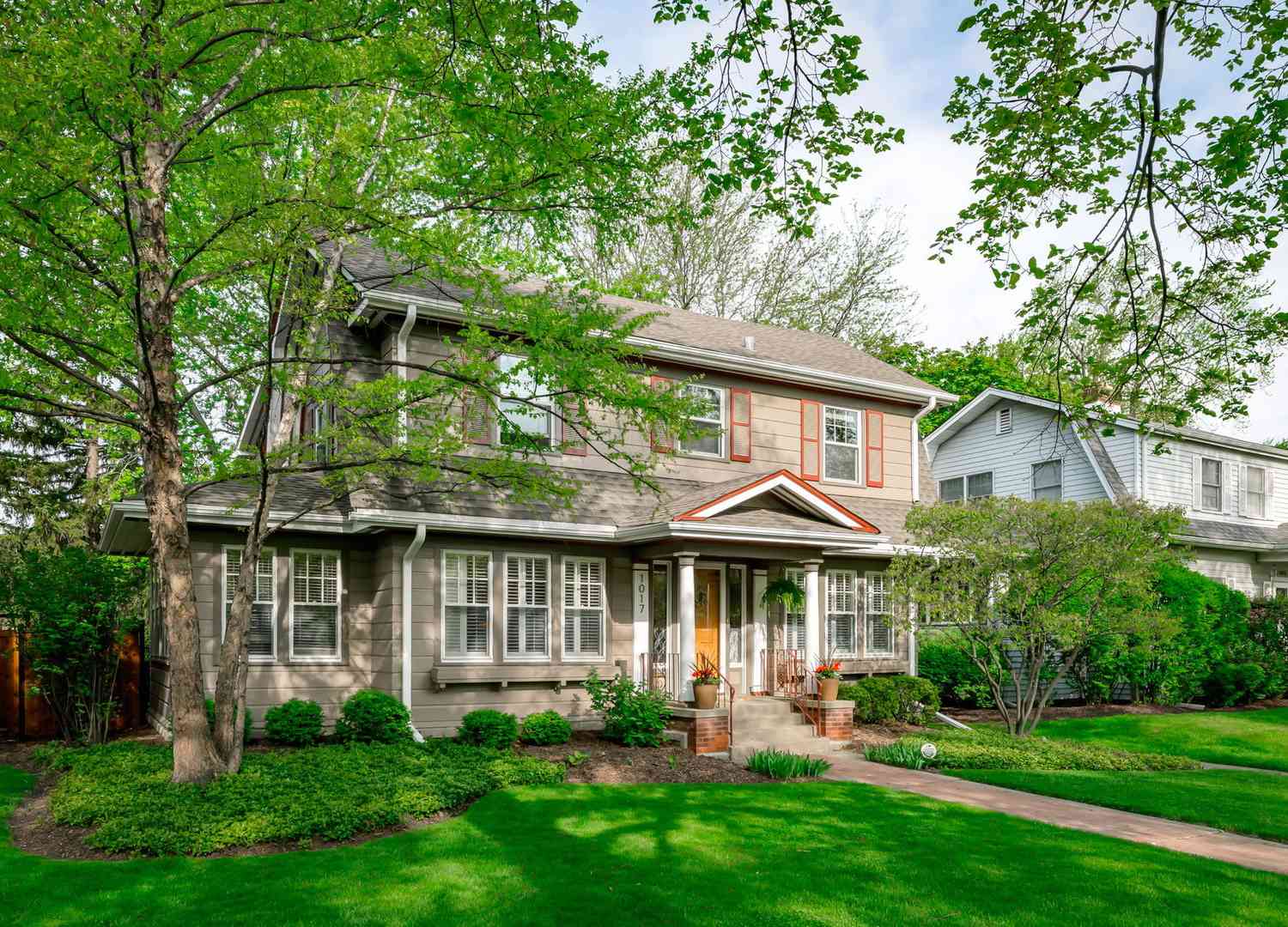 Homes For Sale - 1017 N Grove Avenue<br/> Oak Park, IL 60302
