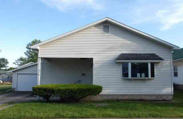 Homes For Sale - 114 E 7th Street<br/> Clay County, Flora, IL 62839