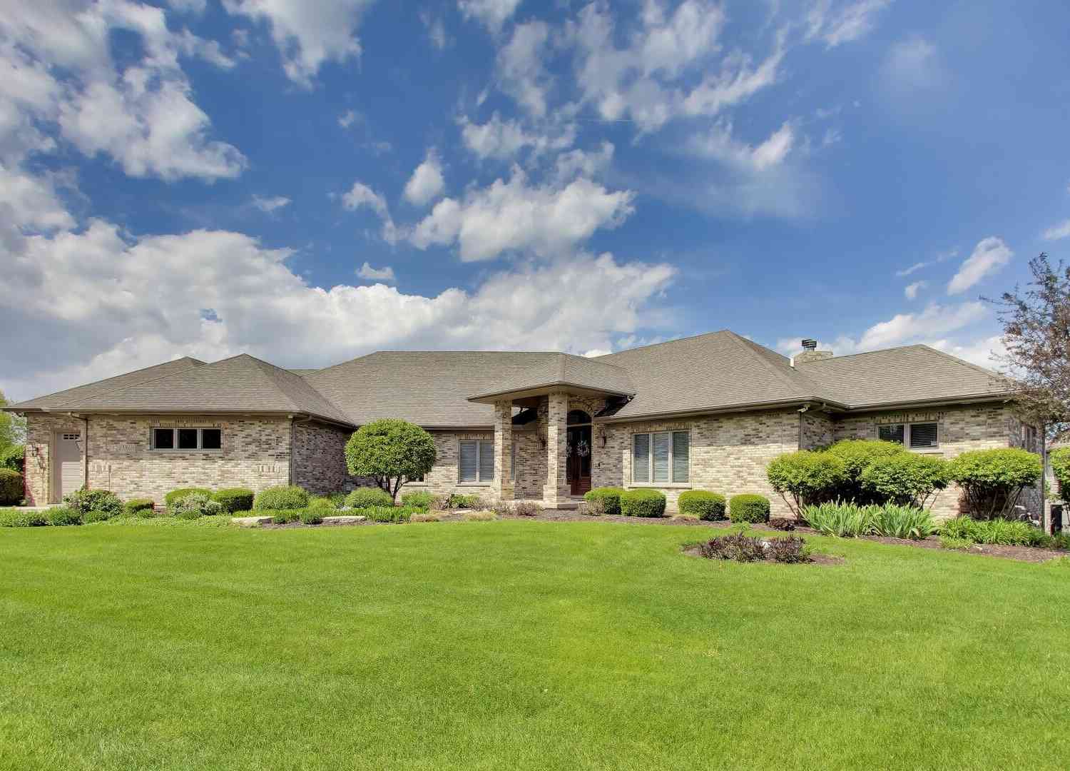 Homes For Sale - 25860 Prairie Hill Lane<br/> Plainfield, IL 60585