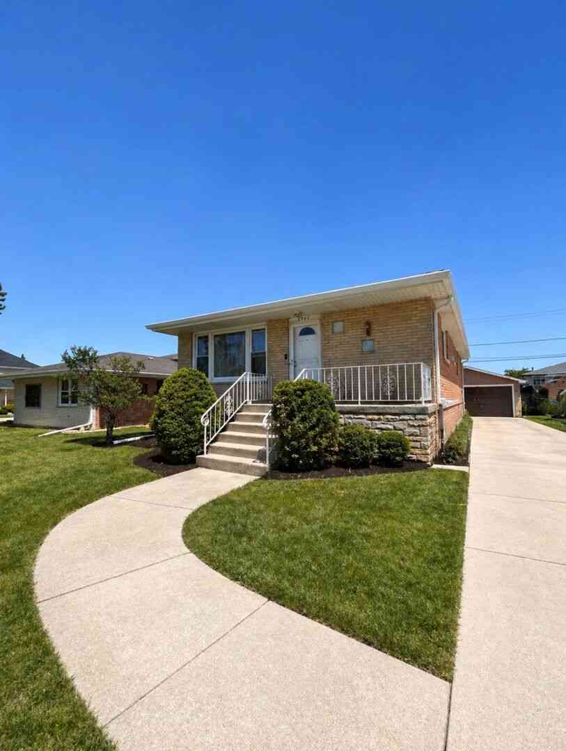 Homes For Sale - 8405 Melvina Avenue<br/> Burbank, IL 60459