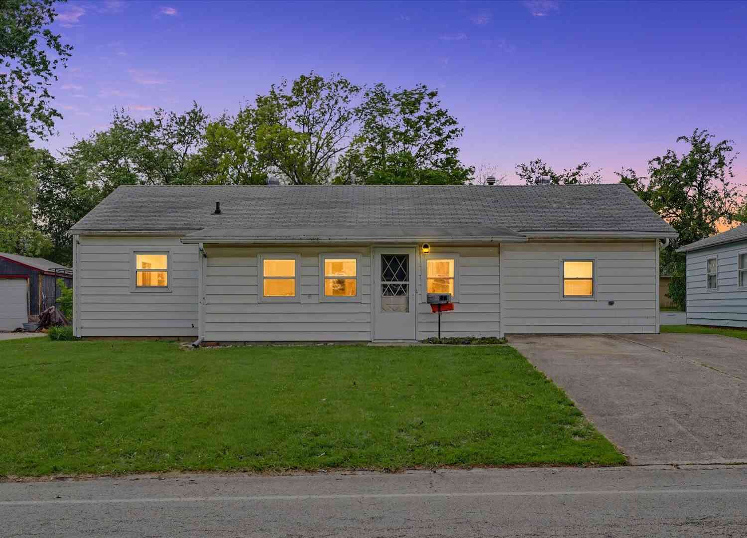 Homes For Sale - 517 Illinois Drive<br/> Rantoul, IL 61866